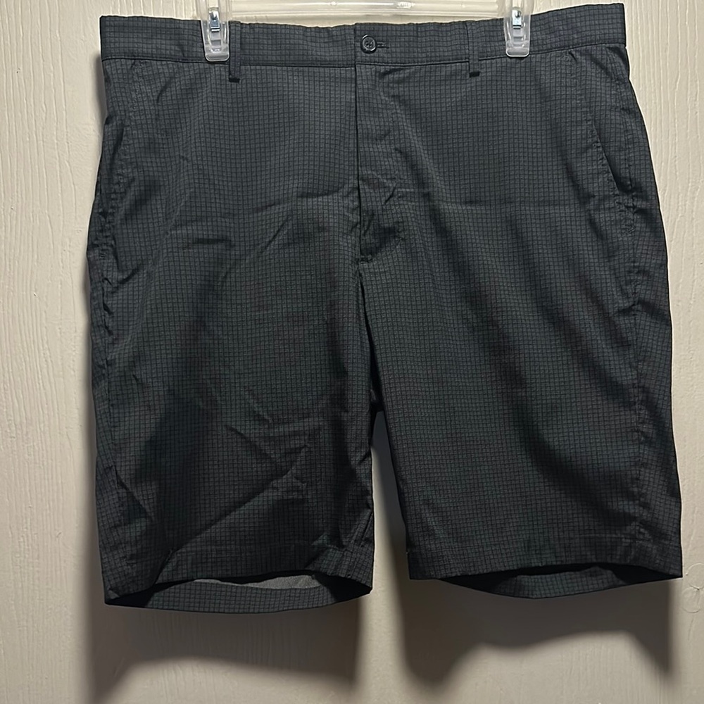 Greg Norman Men's Charcoal Gray Micro Plaid Golf Shorts Chino Comfort Waist